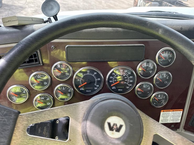 2015-western-star-4700sb-image-51