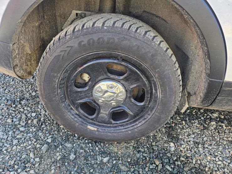 2018-ford-explorer-image-43