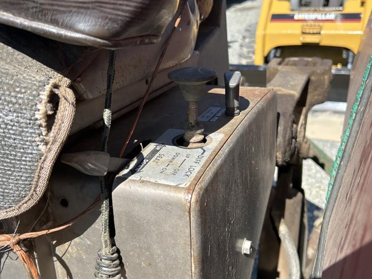 massey-ferguson-1100-image-39
