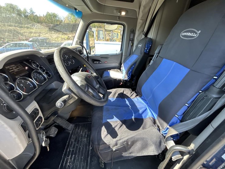 2019-peterbilt-579-image-56