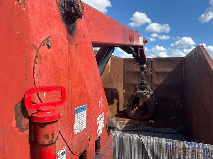 2015-peterbilt-337-image-29
