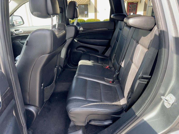 2013-jeep-grand-cherokee-laredo-image-15