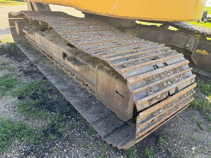 deere-225d-lc-image-35