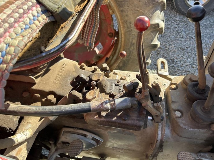 massey-ferguson-165-image-37