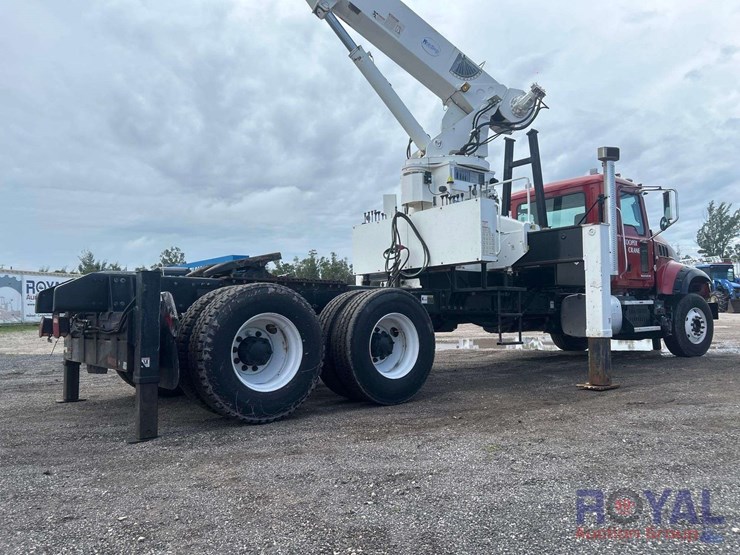 2011-mack-gu713-granite-cooper-tm-1882-18-ton-crane-truck-image-4