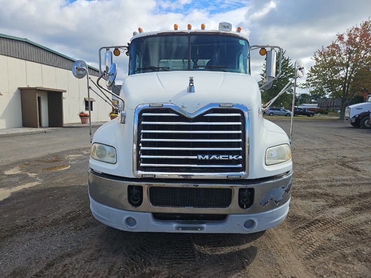 2012-mack-pinnacle-cxu613-image-8