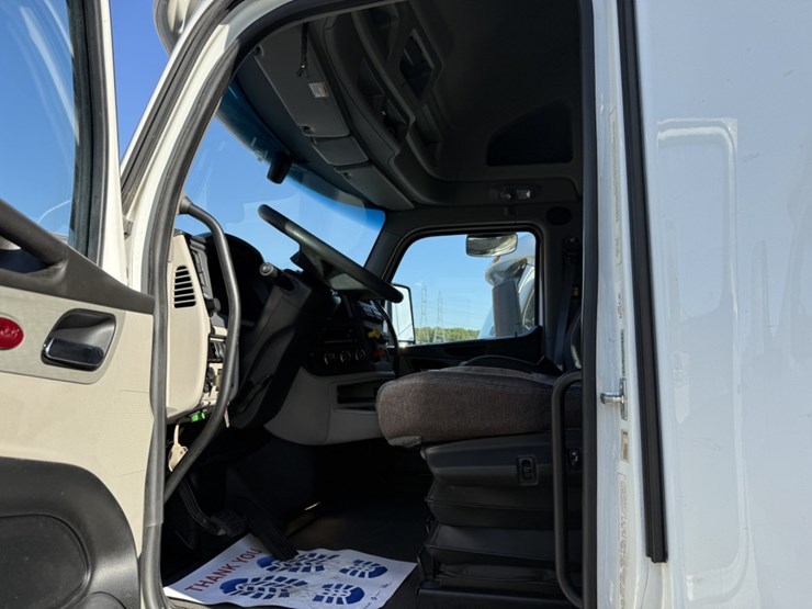 2022-peterbilt-579-image-43