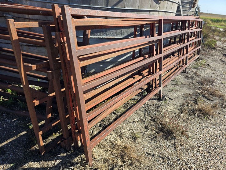 (6)-16’-–-5-bar-gates,-custom-made-with-1-½”-and-1-¼”-tubing-*seller-is-going-south,-item-needs-to-b-image-7