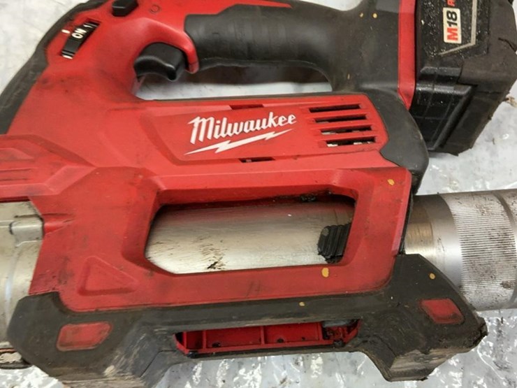 #113-•-milwaukee-grease-gun-image-12