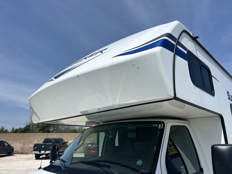 2022-ford-e350-image-11