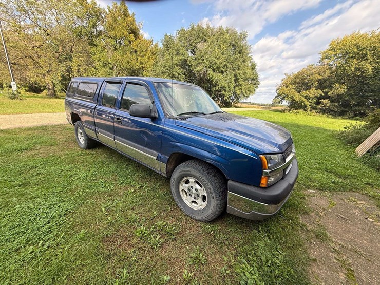 2003-chevrolet-extended-cab-pickup-with-topper,-4x4,-261,233-miles,-v8,-automatic-transmission,-per-image-5