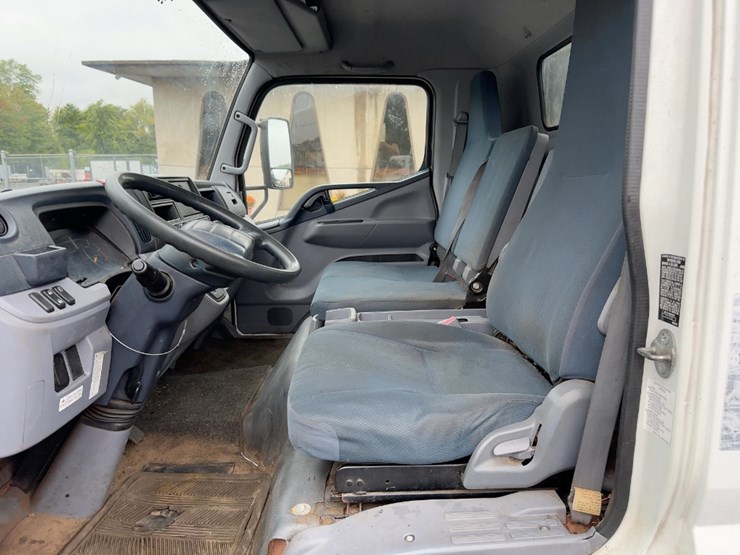 2014-mitsubishi-fuso-fe160-image-17