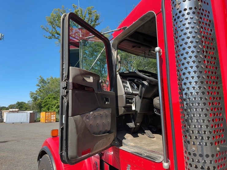 2012-kenworth-w900-image-29