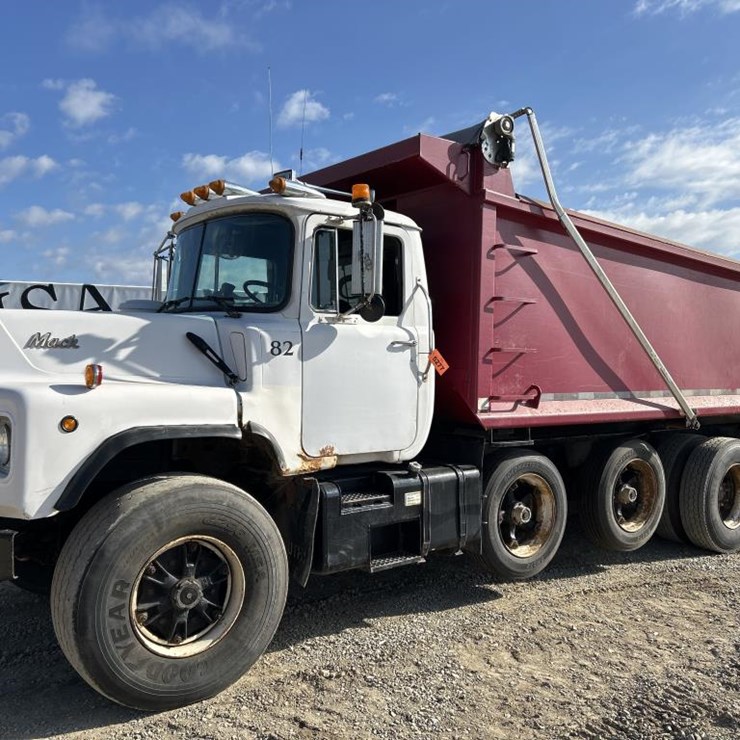 1995 MACK DM690S