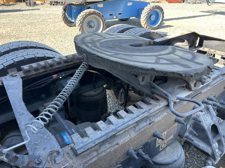 2019-peterbilt-579-image-23