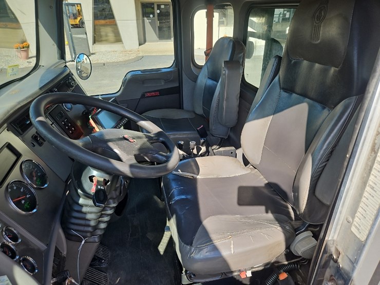 2017-kenworth-t370-image-25