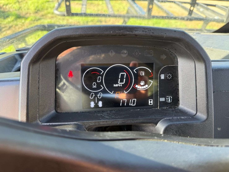 2021-john-deere-gator-image-10