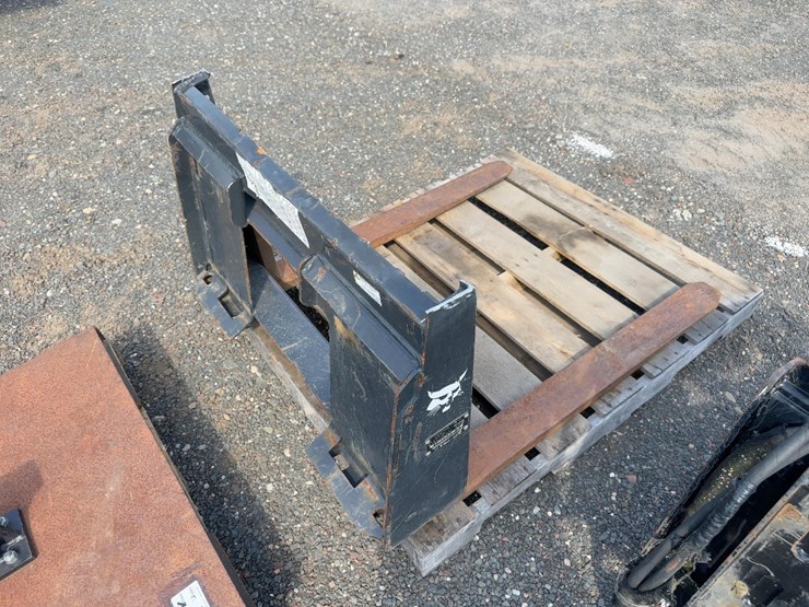 bobcat-36"-forks-image-3