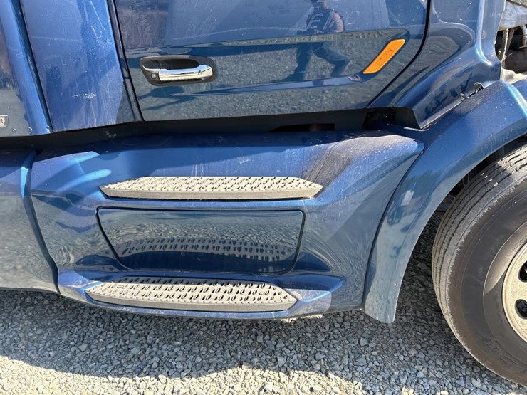 2019-peterbilt-579-image-51