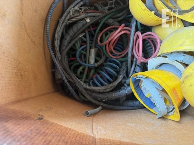 box-of-misc-air-hose-image-3