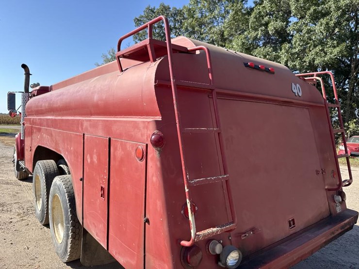 #1816-•-1989-international-1955-tanker-truck-image-27