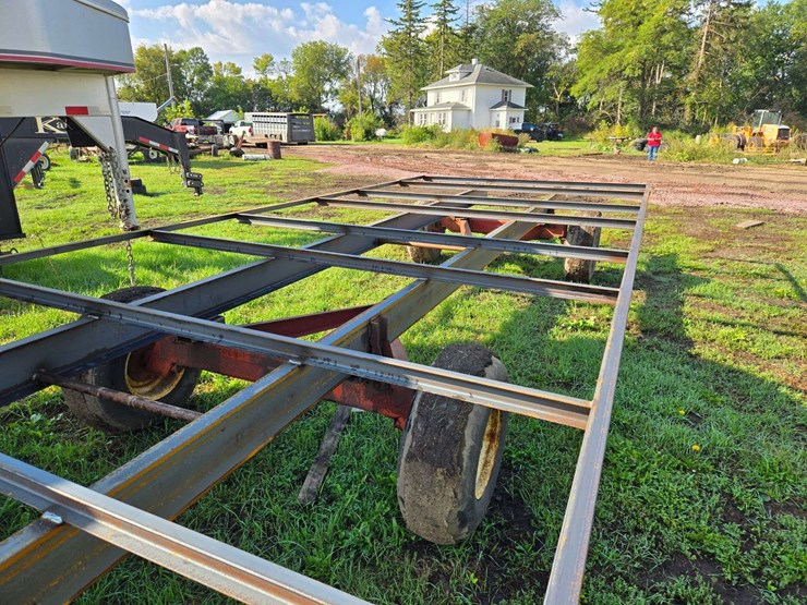 10’-x-24’-bale-trailer,-12-ton-running-gear,-front-end-was-gone-through-and-trails-at-40-mph-per-sel-image-3