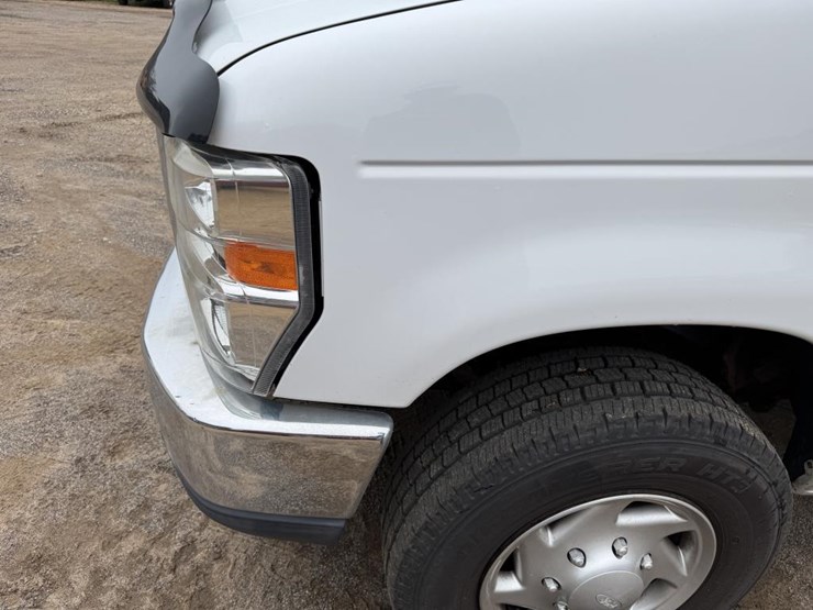 2013-ford-cargo-image-12