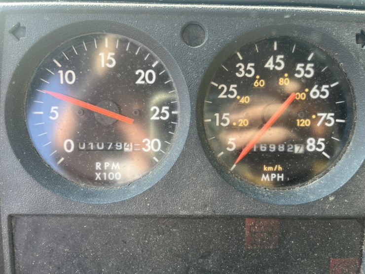 1996-freightliner-fl80-image-148