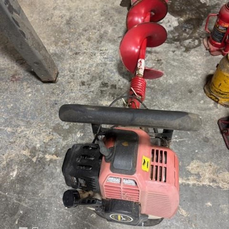 THUNDERBAY POST HOLE DIGGER
