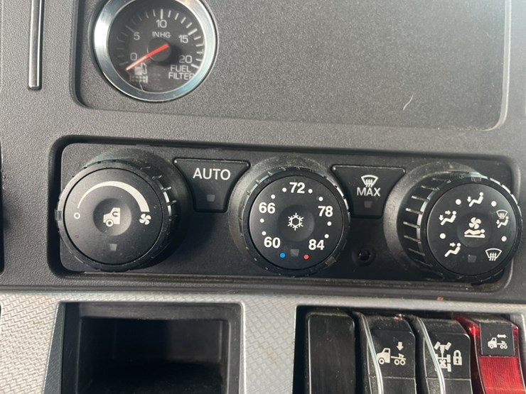 2020-kenworth-t680-image-110