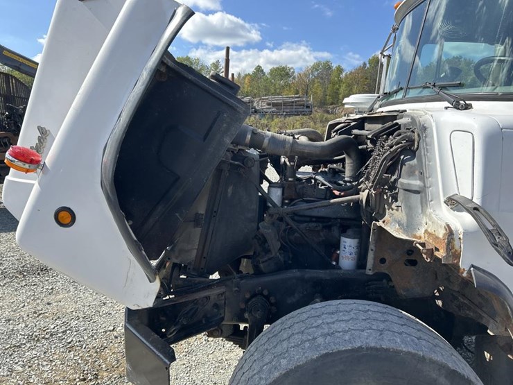 1995-mack-dm690s-image-46