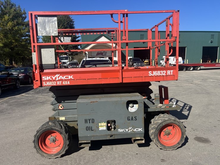 2008-skyjack-sj6832rt-image-2