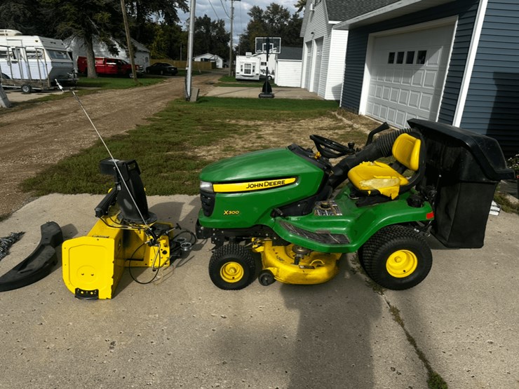 john-deere-x300-image-1