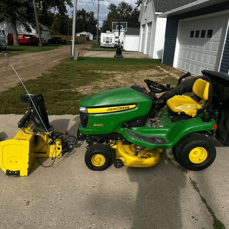 JOHN DEERE X300