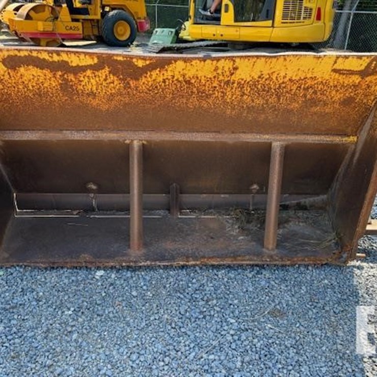 DUMP TRUCK SPREADER TAILGATE