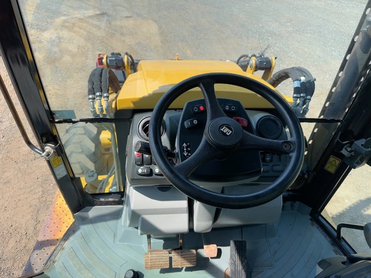 2013-caterpillar-420f-it-image-29