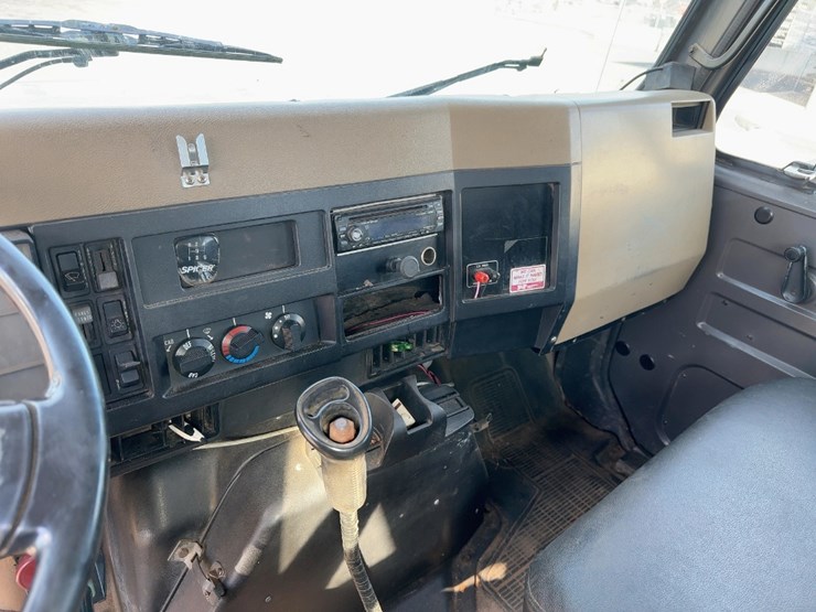 1995-international-4700-image-25