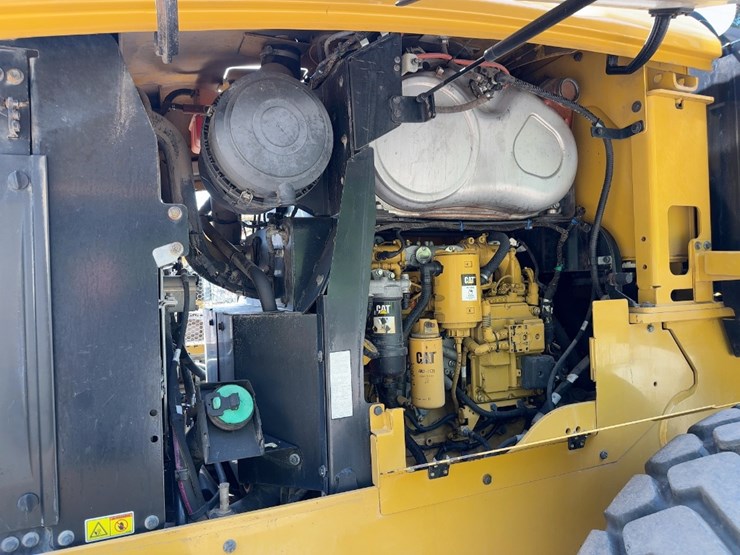 2016-caterpillar-938m-image-18