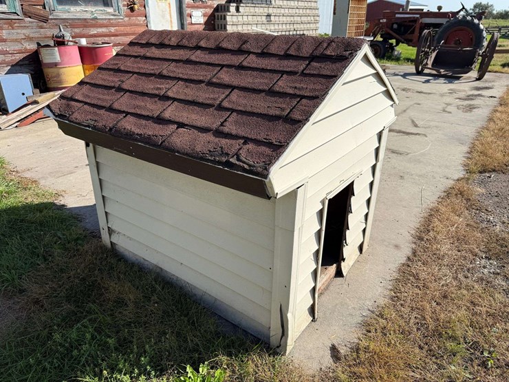 insulated-dog-house,-3’-tall,-3’-wide,-4’-deep-image-1