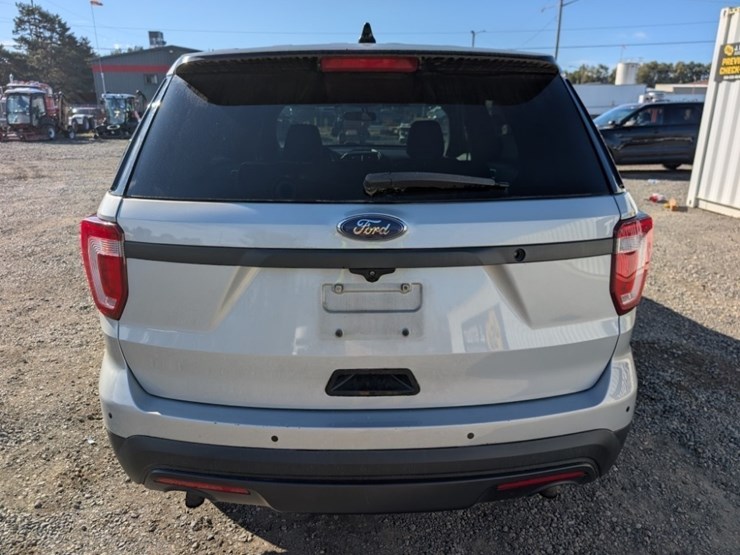 2017-ford-explorer-image-5