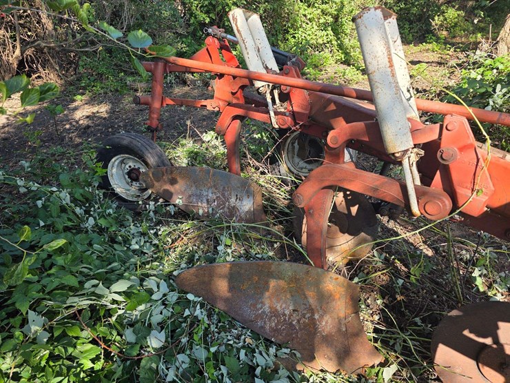 ih-720-–-5-bottom-20”-semi-mount-plow,-auto-reset,-all-wear-parts-are-good,-missing-one-coulter,-use-image-18
