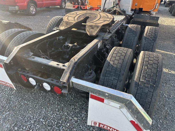 2023-kenworth-w990-image-19