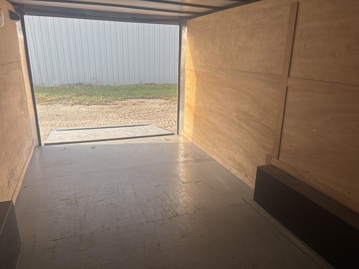 #1311-•-2015-arising-industries-approx-30'-enclosed-traile-image-32