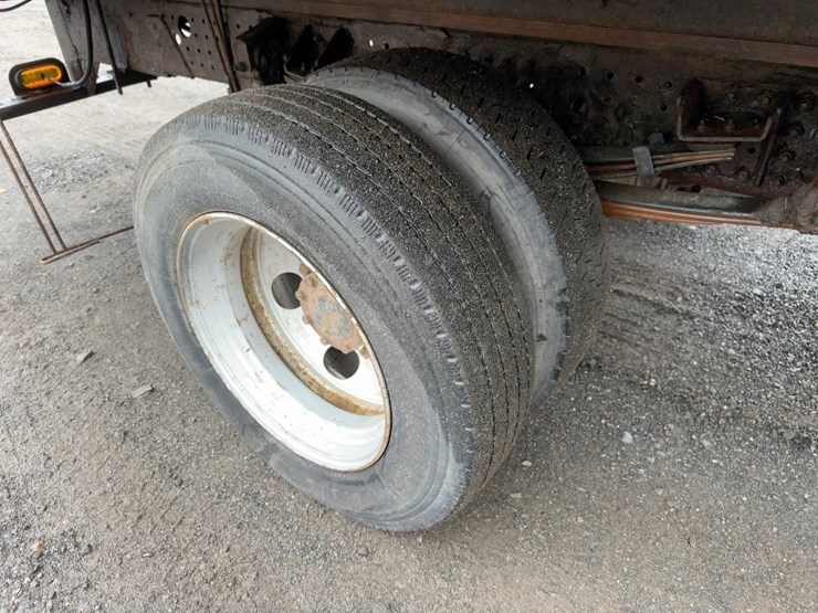 2014-mitsubishi-fuso-fe160-image-13
