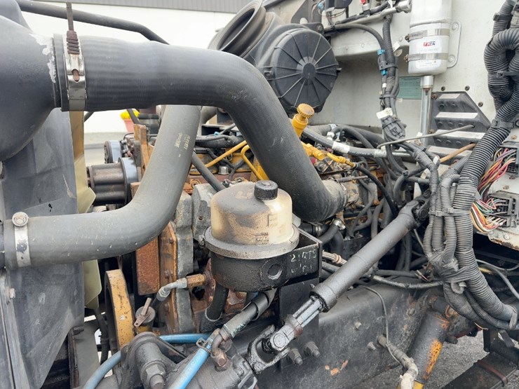 2004-peterbilt-330-image-8