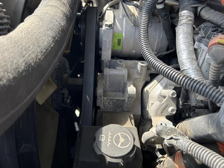 2014-chevrolet-3500-image-38
