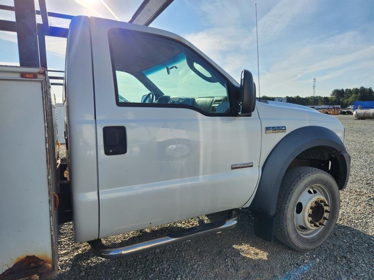 2006-ford-f550-image-15