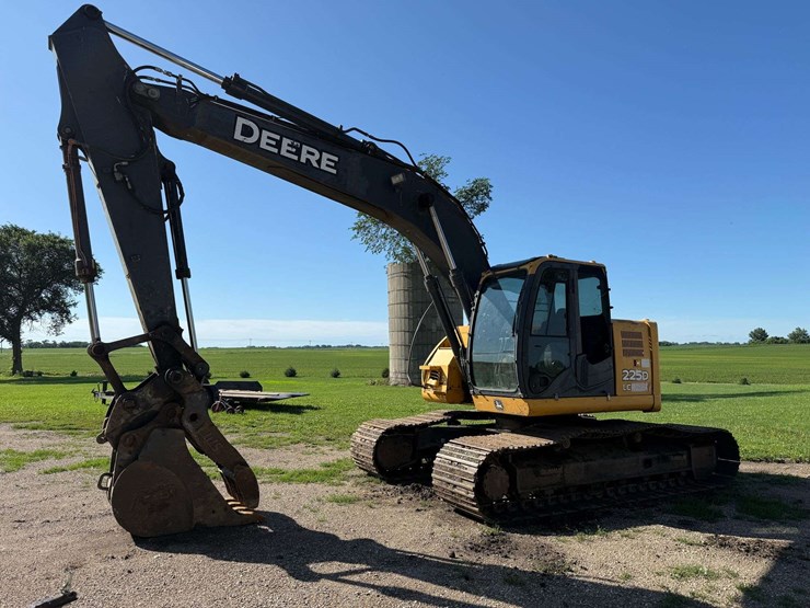 deere-225d-lc-image-2