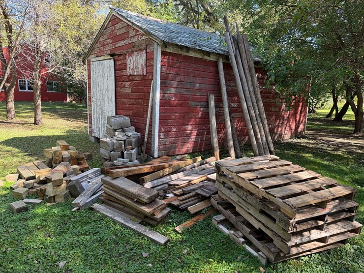 misc.-lumber-and-blocking-and-cinder-blocks-image-1