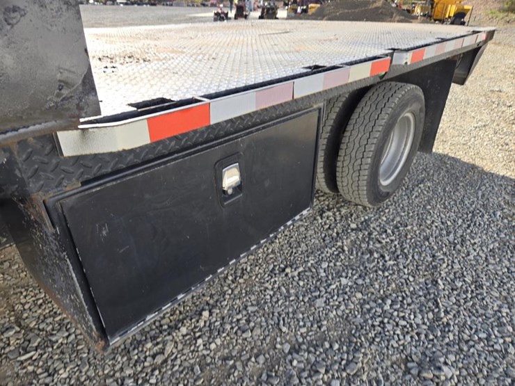 2015-chevrolet-3500-image-19